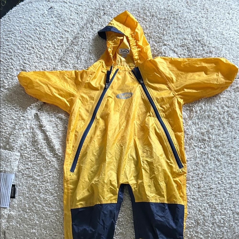 Kids Tuffo Rain Suit. Lightweight and waterproof. Great condition.